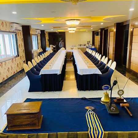 Hotel Eden Карвар Экстерьер фото